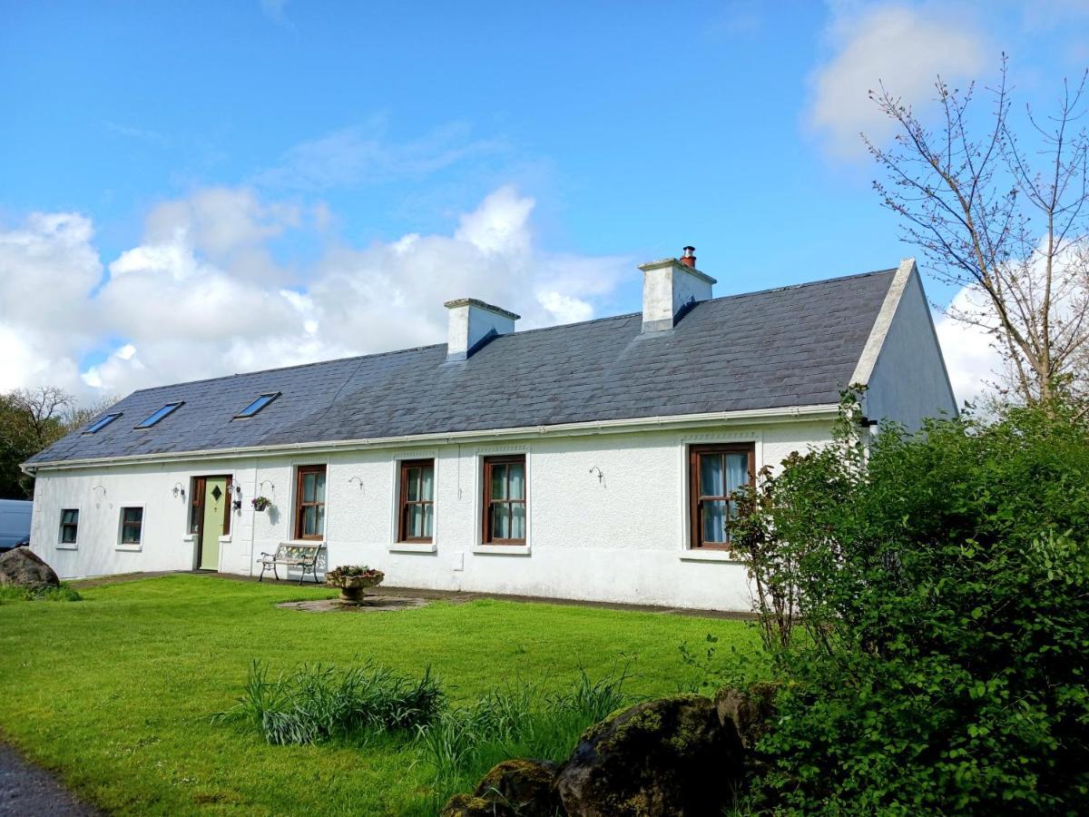 발리하우니스 Rural Retreat Near Knock 아파트 외부 사진